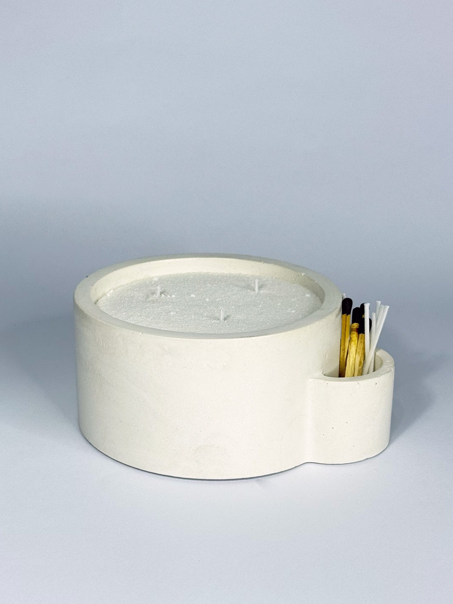 Recipiente mediano redondo con portapabilos