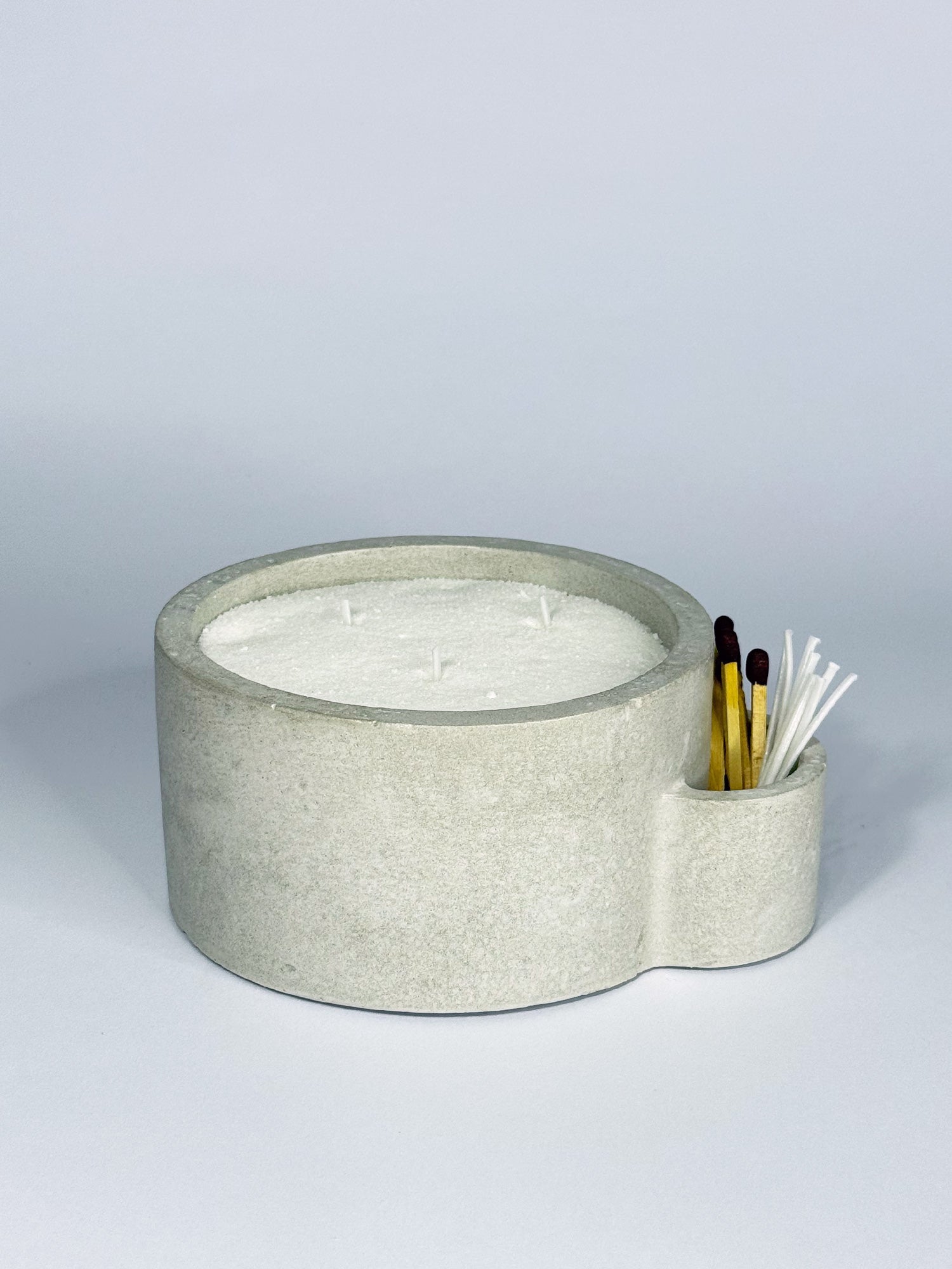 Recipiente mediano redondo con portapabilos