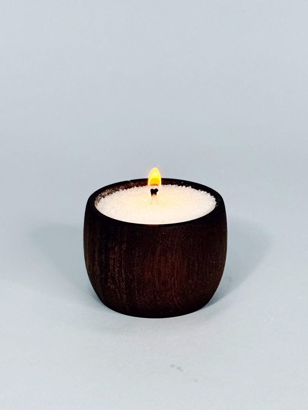 Recipiente pequeño en madera redondo